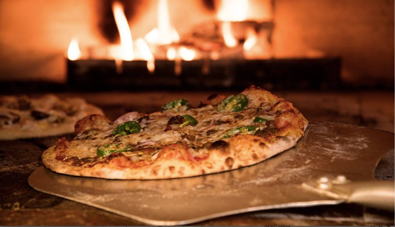Pizza au feu de bois
